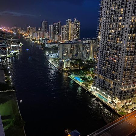 Studio 2Bed Beach Apmt With Amazing Views 30B Холандейл Бийч Екстериор снимка