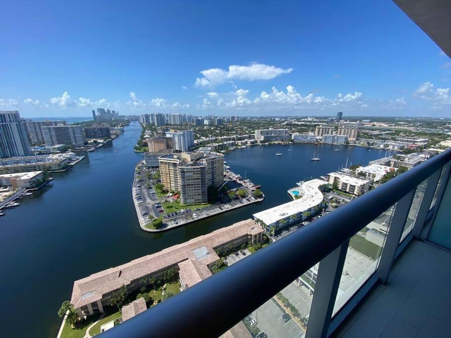 Studio 2Bed Beach Apmt With Amazing Views 30B Холандейл Бийч Екстериор снимка