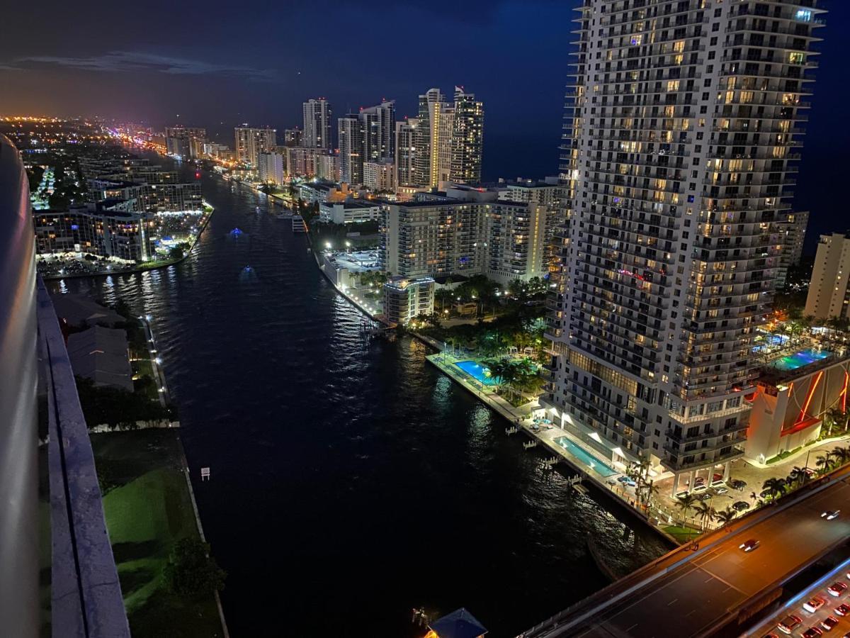 Studio 2Bed Beach Apmt With Amazing Views 30B Холандейл Бийч Екстериор снимка